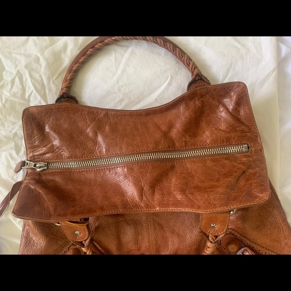 Balenciaga Brown Leather Brief. Size: 16.5”Wx14”Hx3”D. Handle drop: 5.5” - Picture 6 of 16
